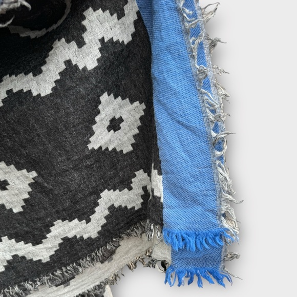 Wilfred 100% Wool Diamond Mosaic Blanket Scarf - Picture 5 of 6